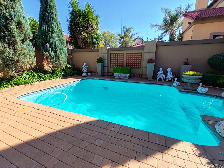 4 Bedroom Property for Sale in Van Der Hoff Park North West